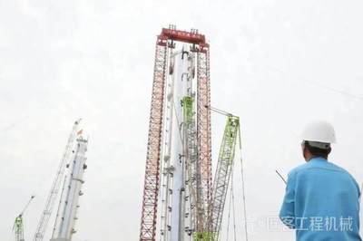 中聯重科ZCC12500履帶吊 擎天巨臂，力擎超級石化工程新紀元